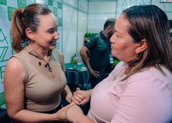 Alliny aposta na proximidade com o eleitor em campanha ao Senado